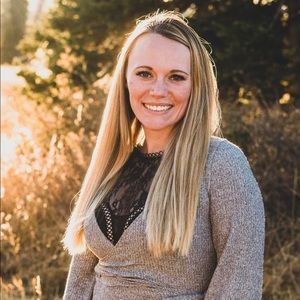 Meet your Posher, Laura